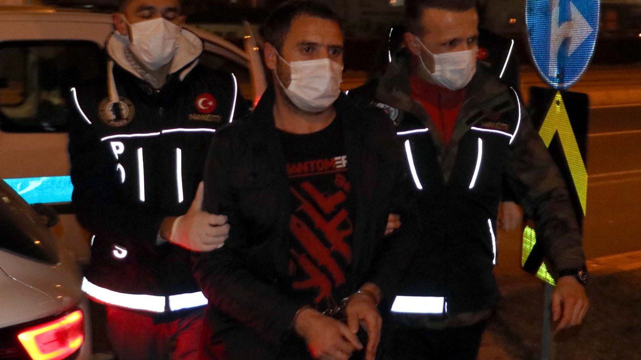 Cezaevi firarisi otostop çektiği araçta yakalandı
