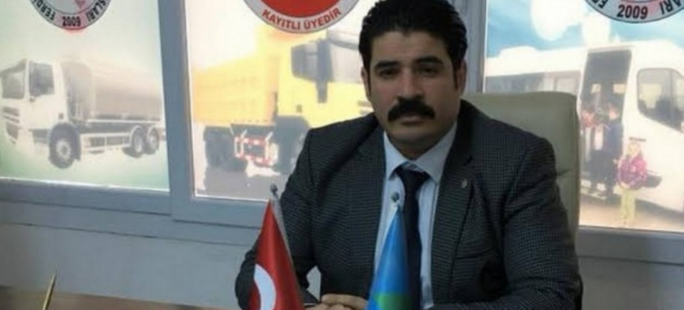 Ağzından salyalar saçarak peygambere saldırdı