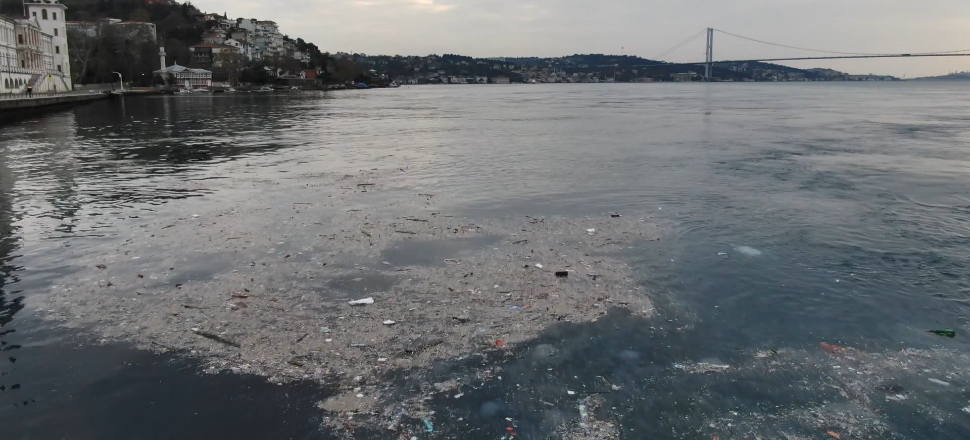 İstanbul Boğazı'nda çöp adaları oluştu