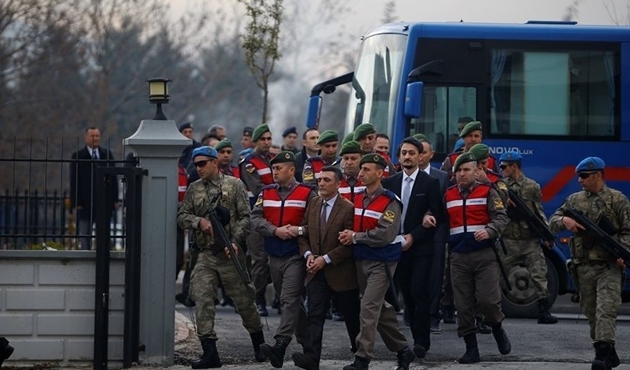 ''Size kağıt, kalemi savunma yapın diye verdik''