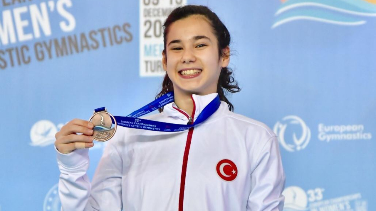Derin Tanrıyaşükür asimetrik paralel aletinde bronz madalya kazandı