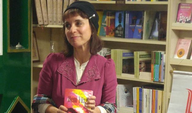 Leylâ İpekçi'nin yeni romanı "Dem Yüzü" raflarda!