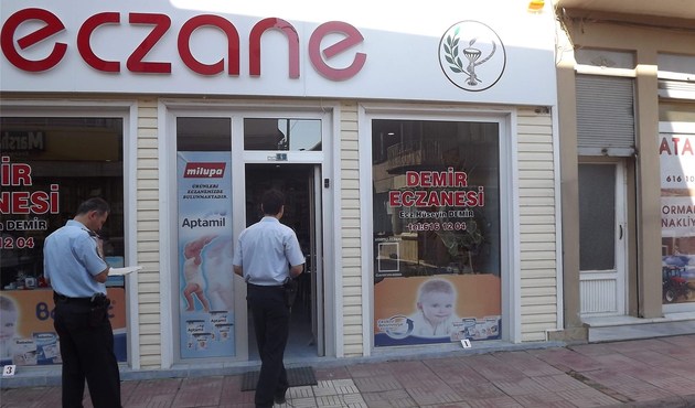 Esenyurt'ta nöbetçi eczaneyi soydular