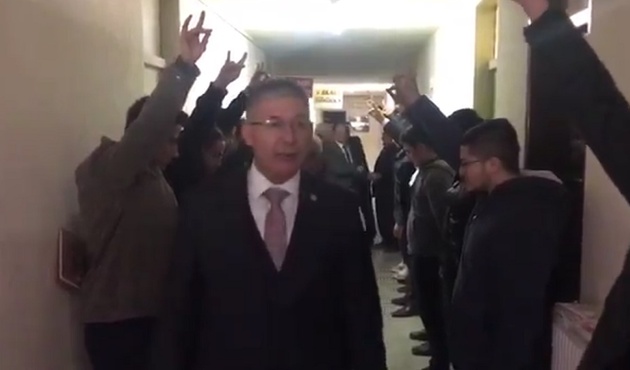 AK Partili milletvekiline bozkurtlu karşılama!