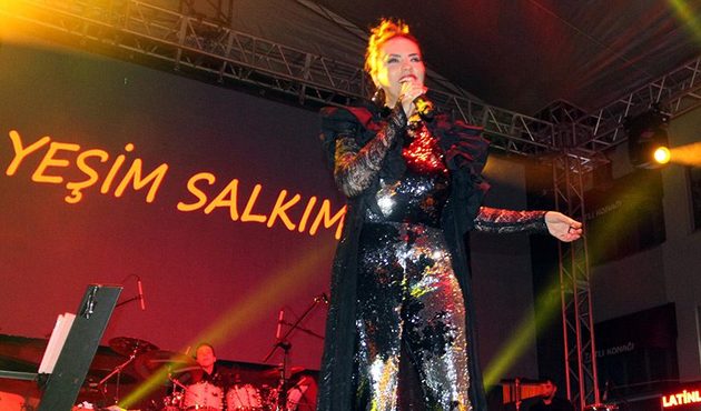 Yeşim Salkım'dan Ajda Pekkan'a gönderme