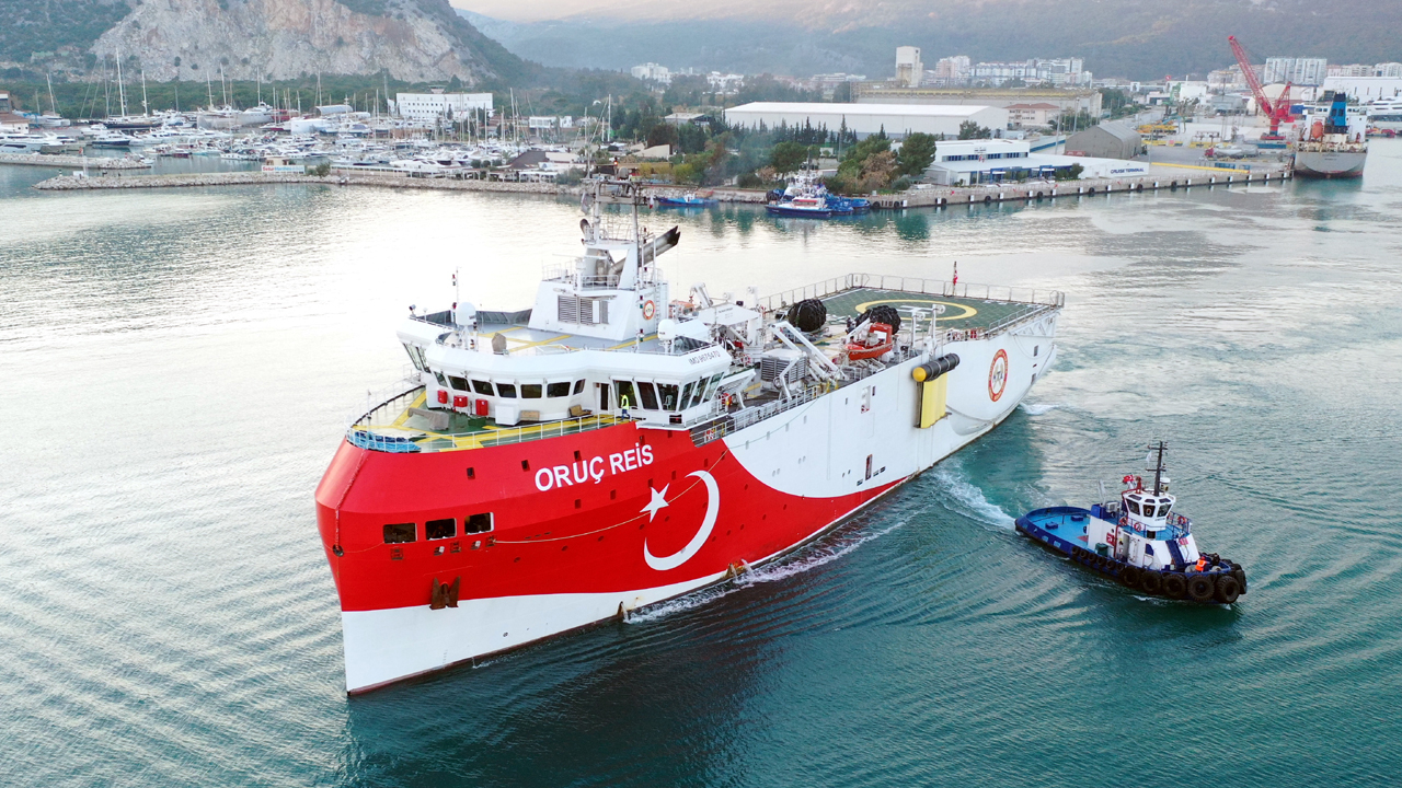 Oruç Reis gemisi Antalya Limanı'ndan ayrıldı