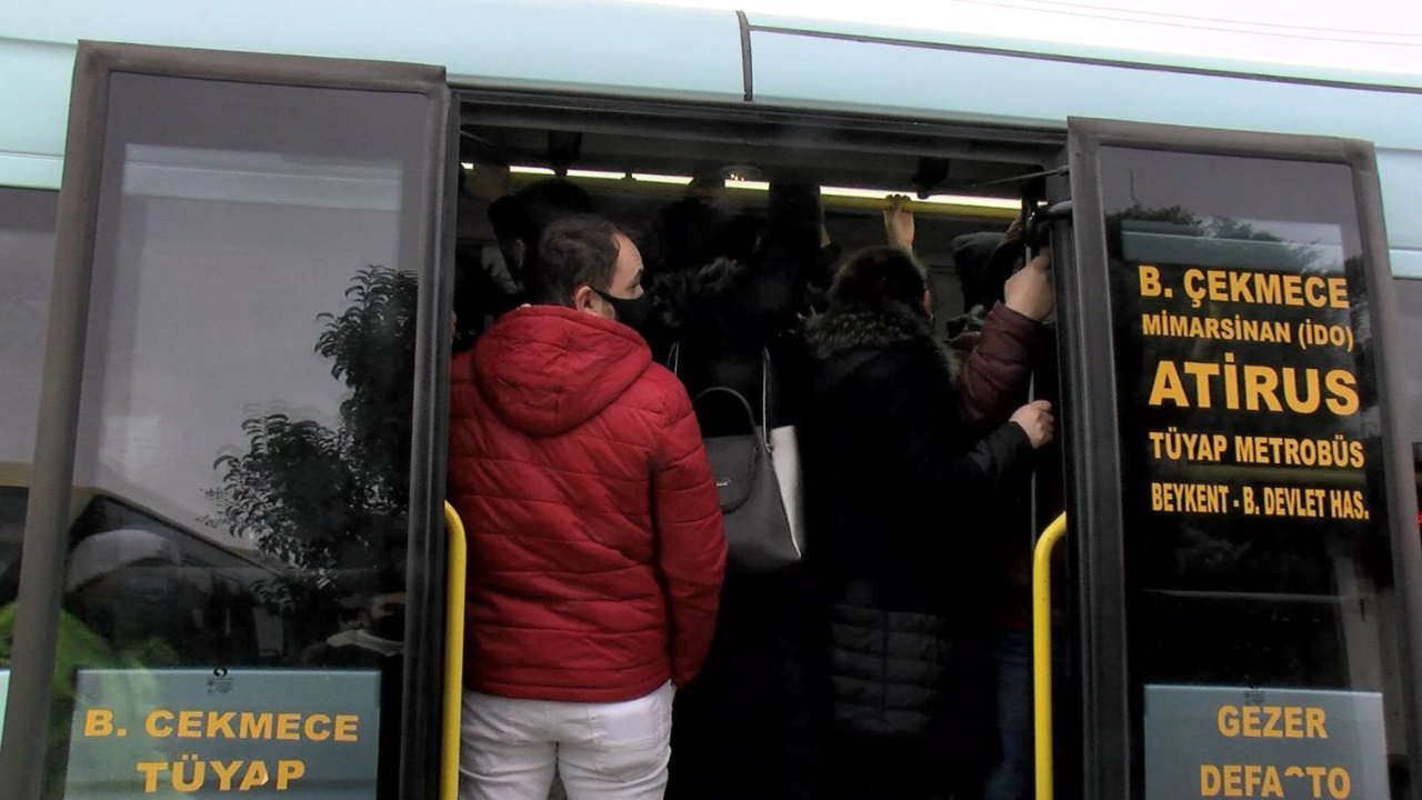 Polis gidince indirildikleri minibüse bindiler