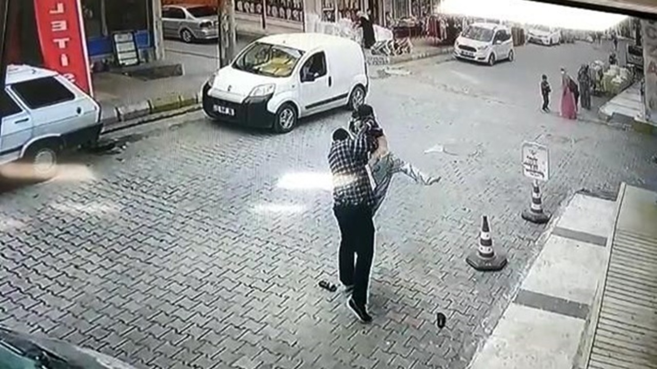 Çocuğu dövüp yere çarpan esnaf, ilk duruşmada tahliye edildi