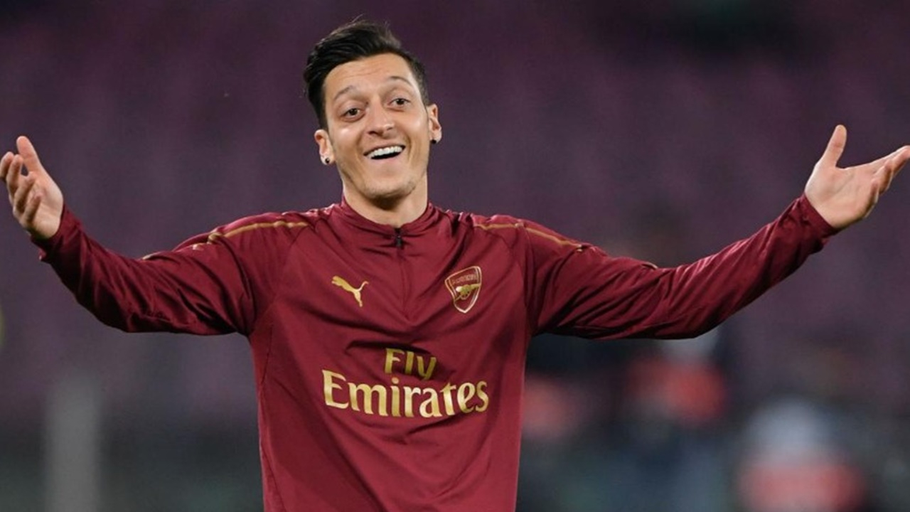 Mesut Özil taraftarların sorularını yanıtladı