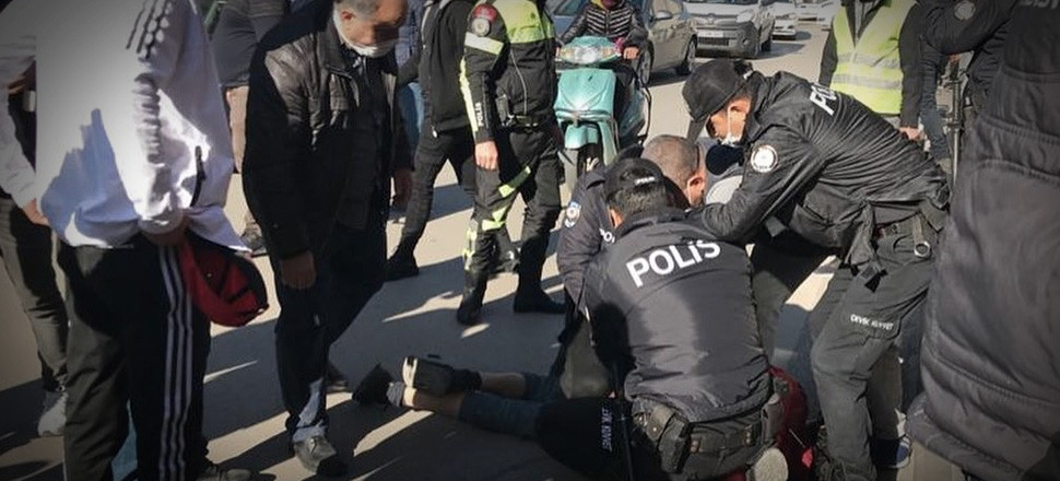 Maske takmayan şahıs kimlik soran polise bıçak çekti!