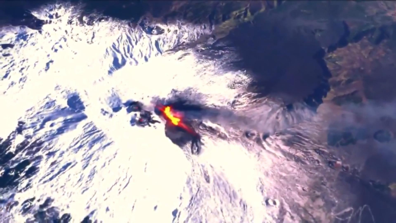 Etna Yanardağı yeniden faaliyete geçti