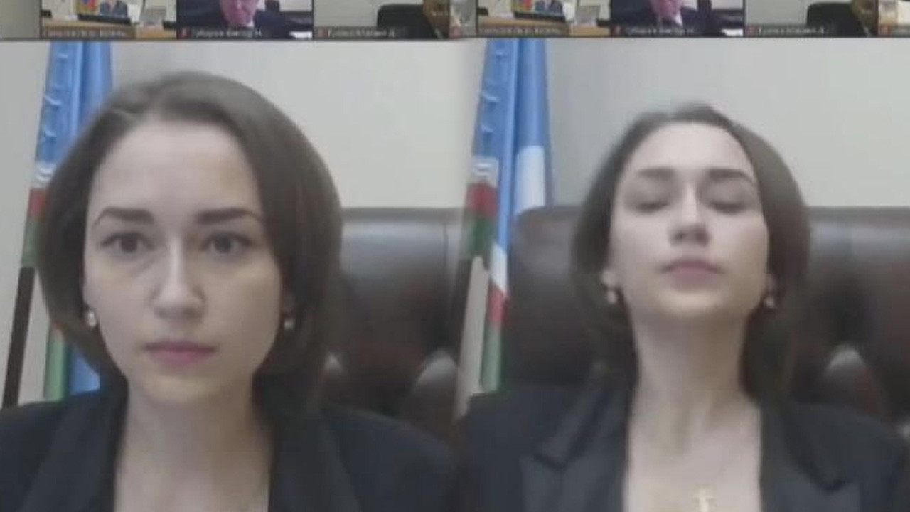 Rusya’da yerel meclis toplantısında ‘dekolte’ krizi...