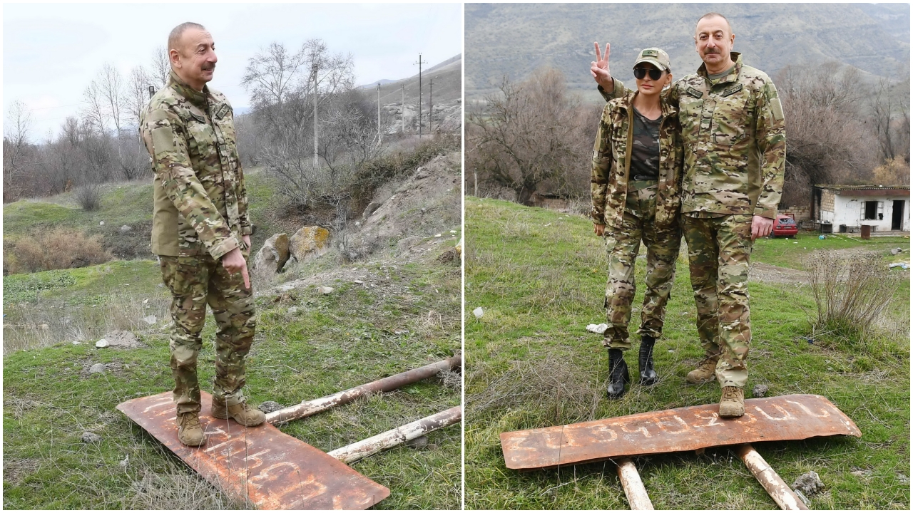 Ermenice tabelanın üzerinde zafer pozu