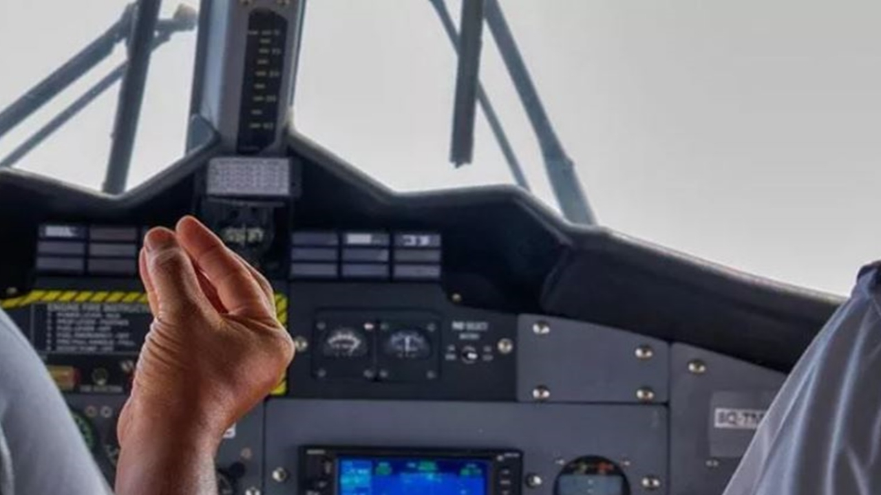 Virüs bulaştıran pilot görevden alındı