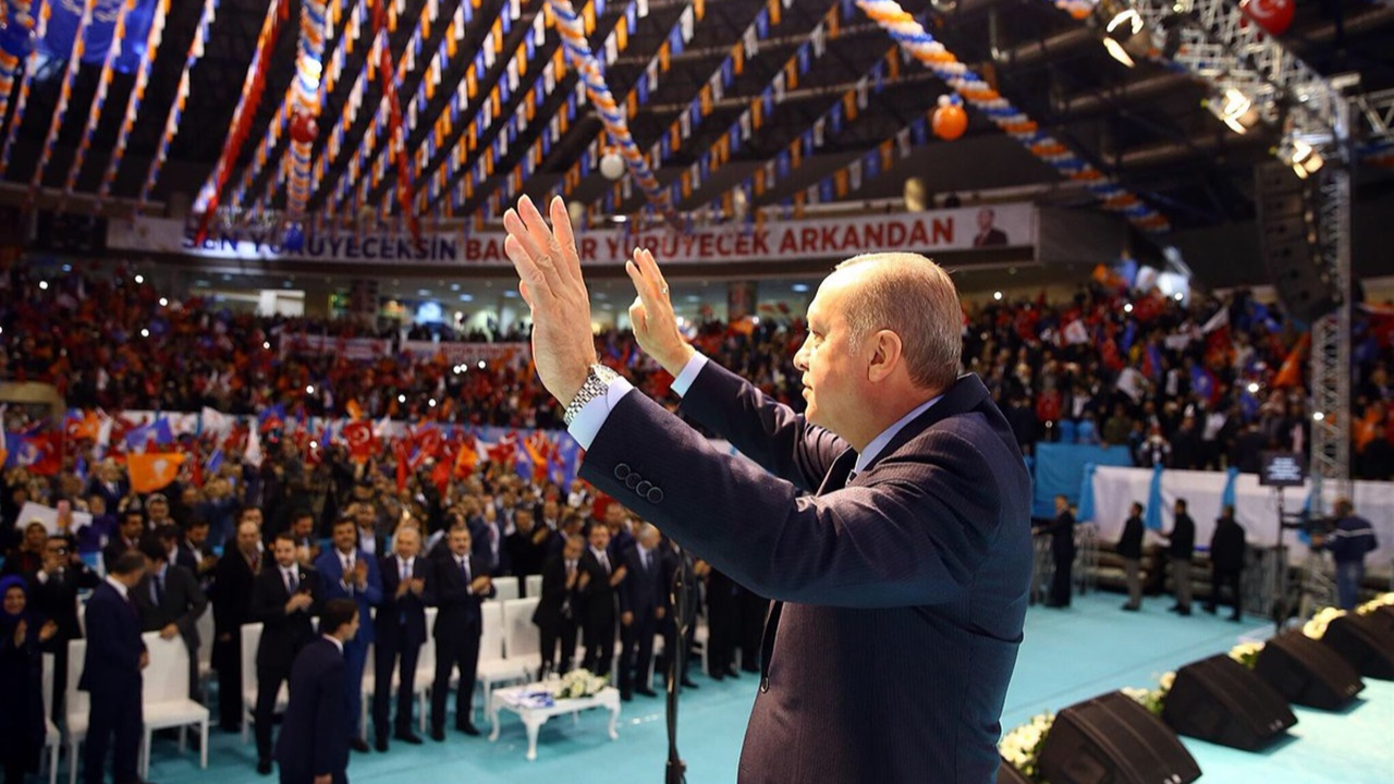 AK Parti'de kongre maratonu yeniden başlıyor