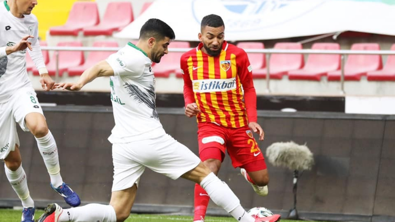 Kayserispor Aaron Lennon'un kırmızı kartının iptalini istiyor
