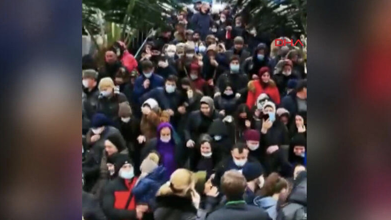 Rusya'da Noel alışverişi kalabalığı tepki çekti!