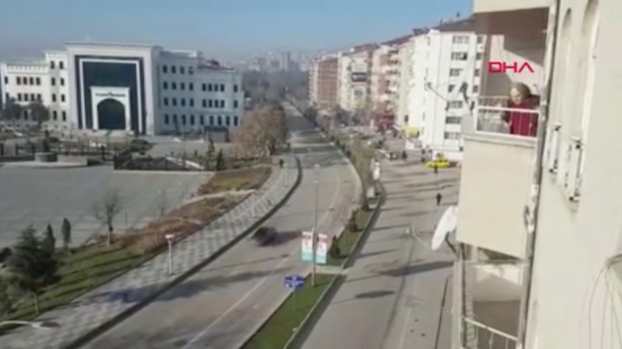 Şiddetli depremin ardından Elazığ sokakları