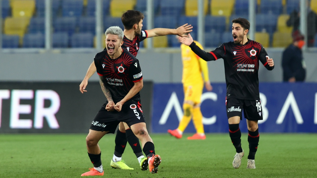 3 golü sayılmayan Gençlerbirliği, Kayserispor'u 89'da devirdi
