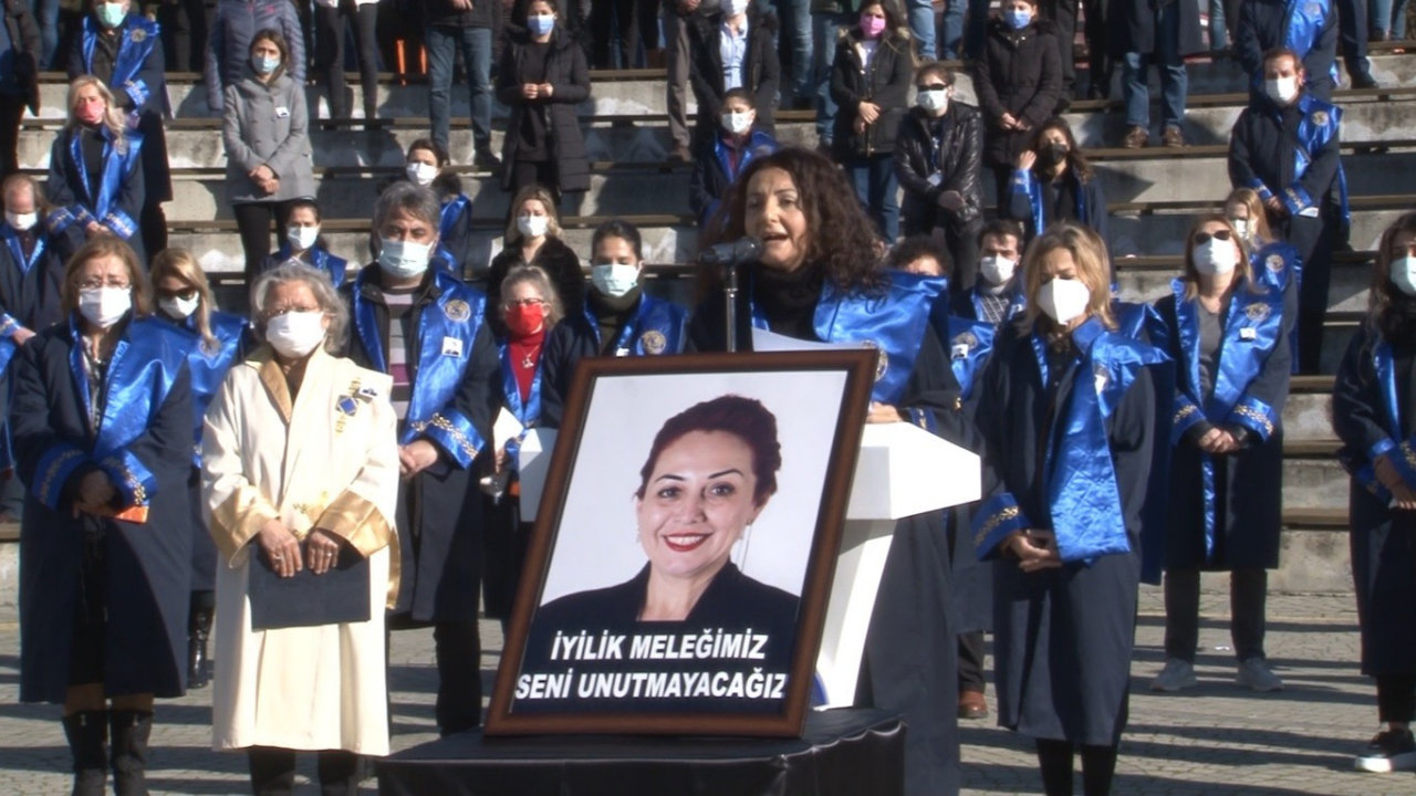 Öğrencileri ve meslektaşlarından Aylin Sözer'e veda