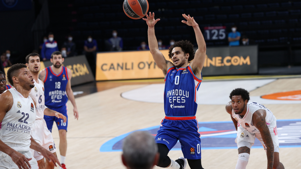 Anadolu Efes, Real Madrid'i salladı yıkamadı
