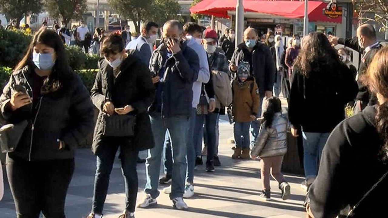 AVM'ler yılbaşı öncesi doldu taştı