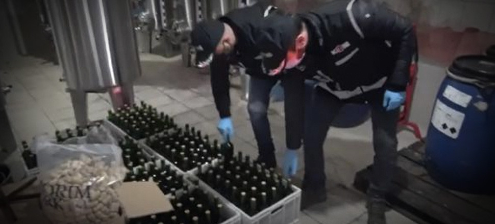 Bursa'da çiftlikte 10 ton sahte içki ele geçirildi: 1 gözaltı...