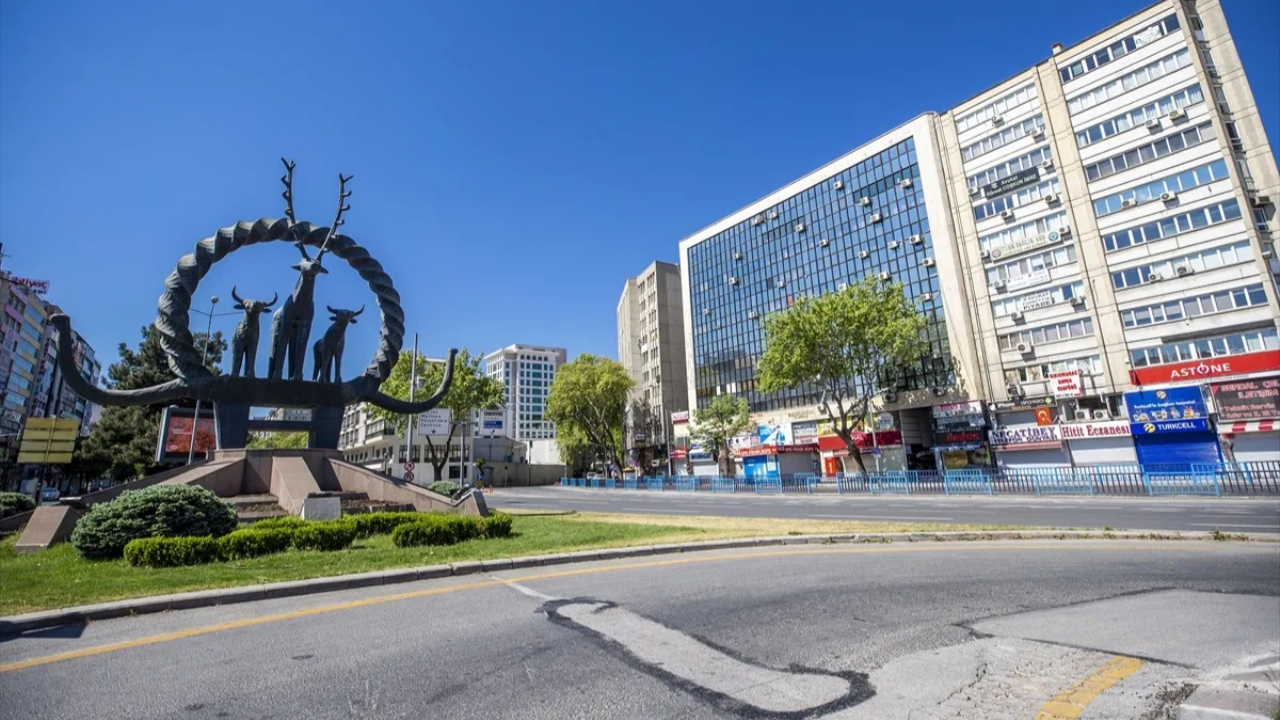 Bazı caddeler girişlere kapatıldı
