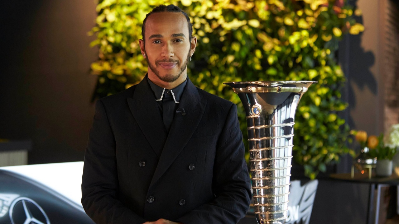 Formula 1 şampiyonu Lewis Hamilton’a ‘şövalye’ unvanı verildi