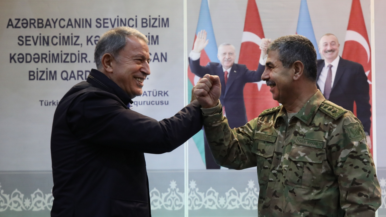 Bakan Akar ve komuta kademesi Bakü'de