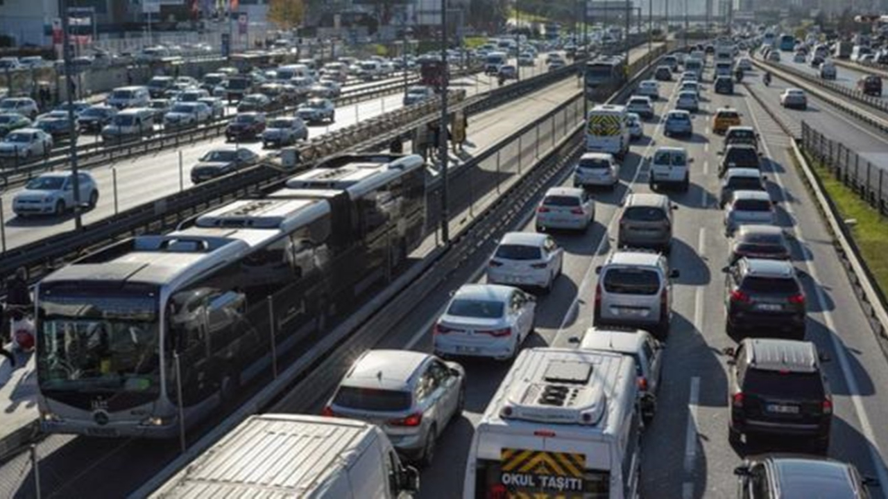 Yılbaşı kısıtlamasına saatler kala İstanbul trafiği kilit!