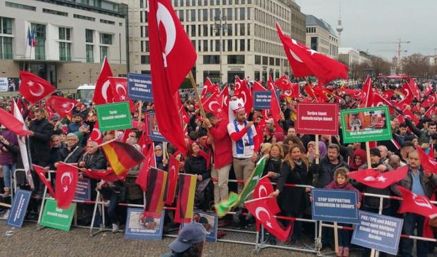 AK Parti'li Mehdi Eker'in İsveç'teki toplantısına 'sözleşme' engeli