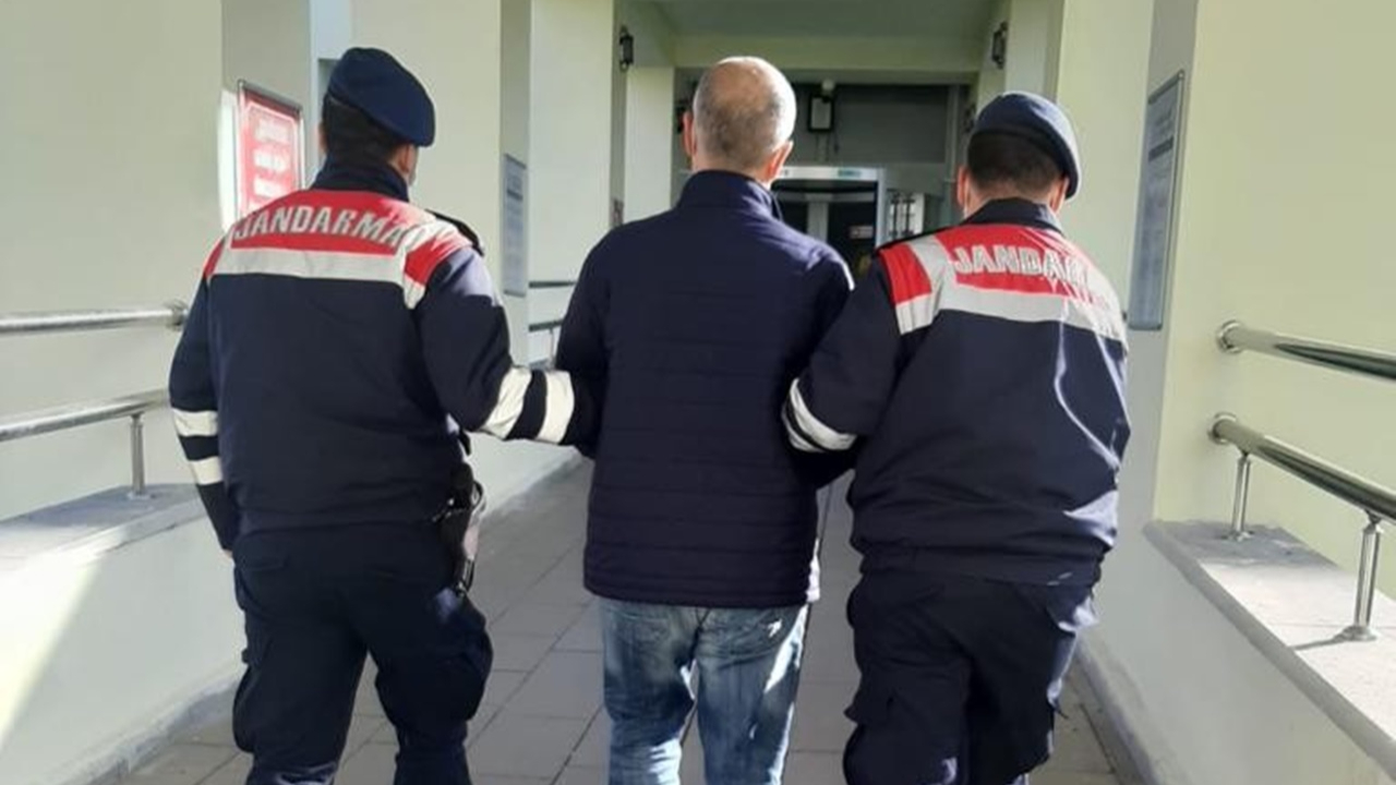 FETÖ hükümlüsü firari eski komiser annesinin evinde yakalandı