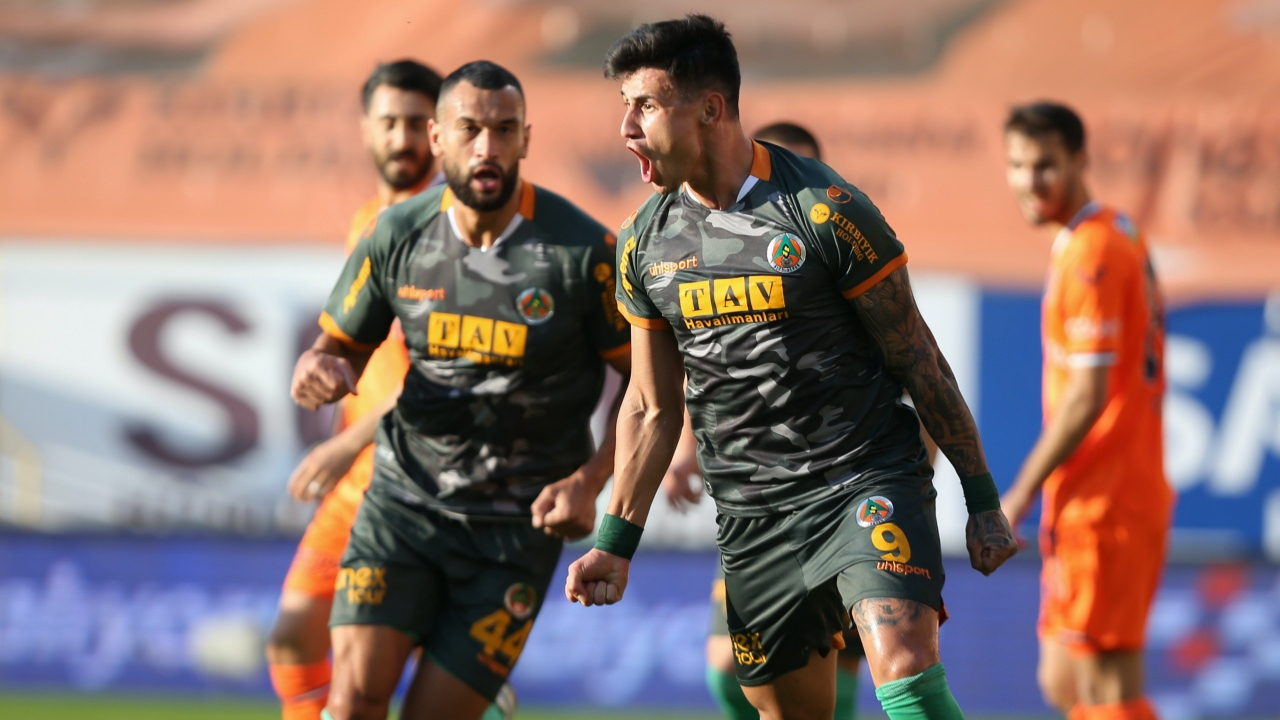 Aytemiz Alanyaspor kötü gidişata Medipol Başakşehir zaferiyle dur dedi