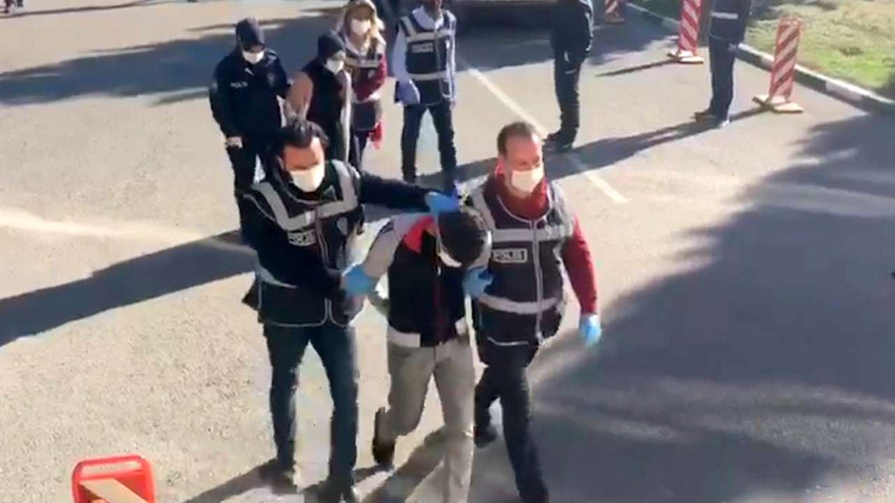 Sevgilisiyle birlikte dini nikahlı kocasını öldürdü