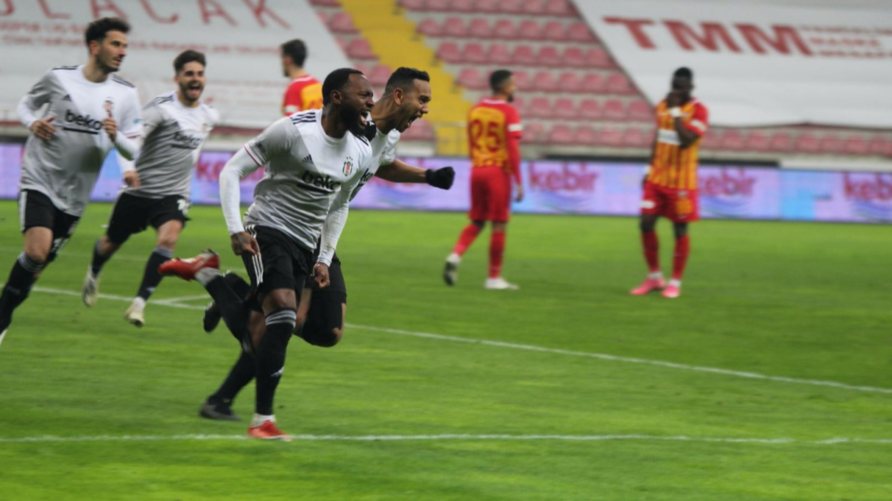 Kayserispor'u 2-0'la geçen Beşiktaş zirvenin yeni sahibi