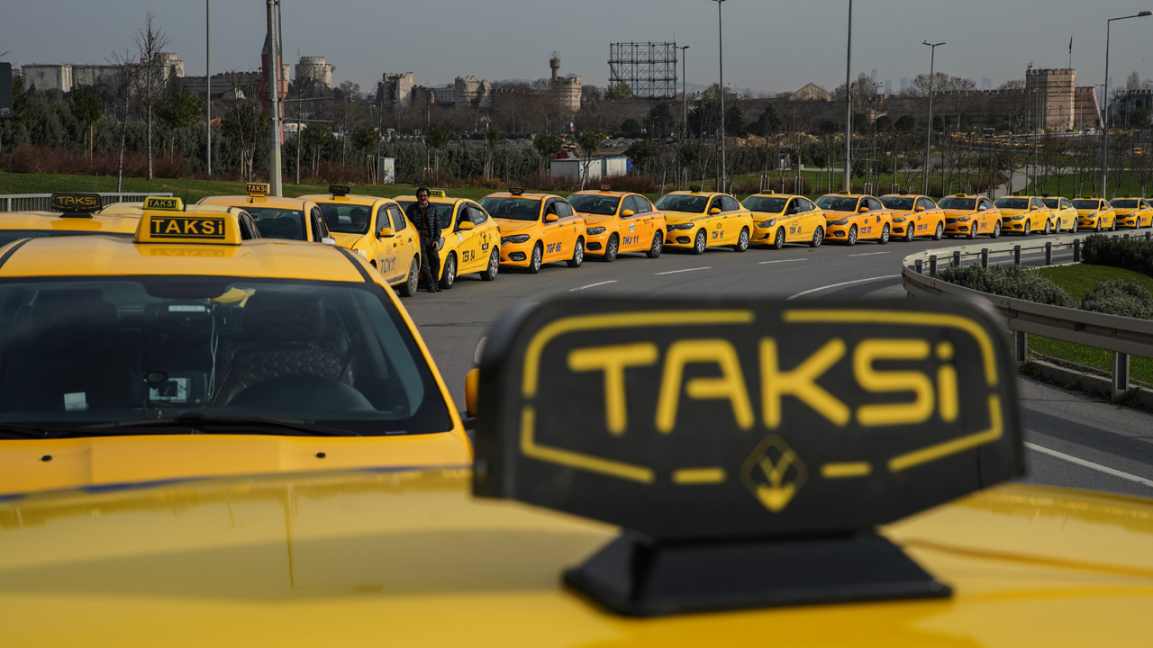 Yenikapı’da kilometrelerce taksimetre kuyruğu
