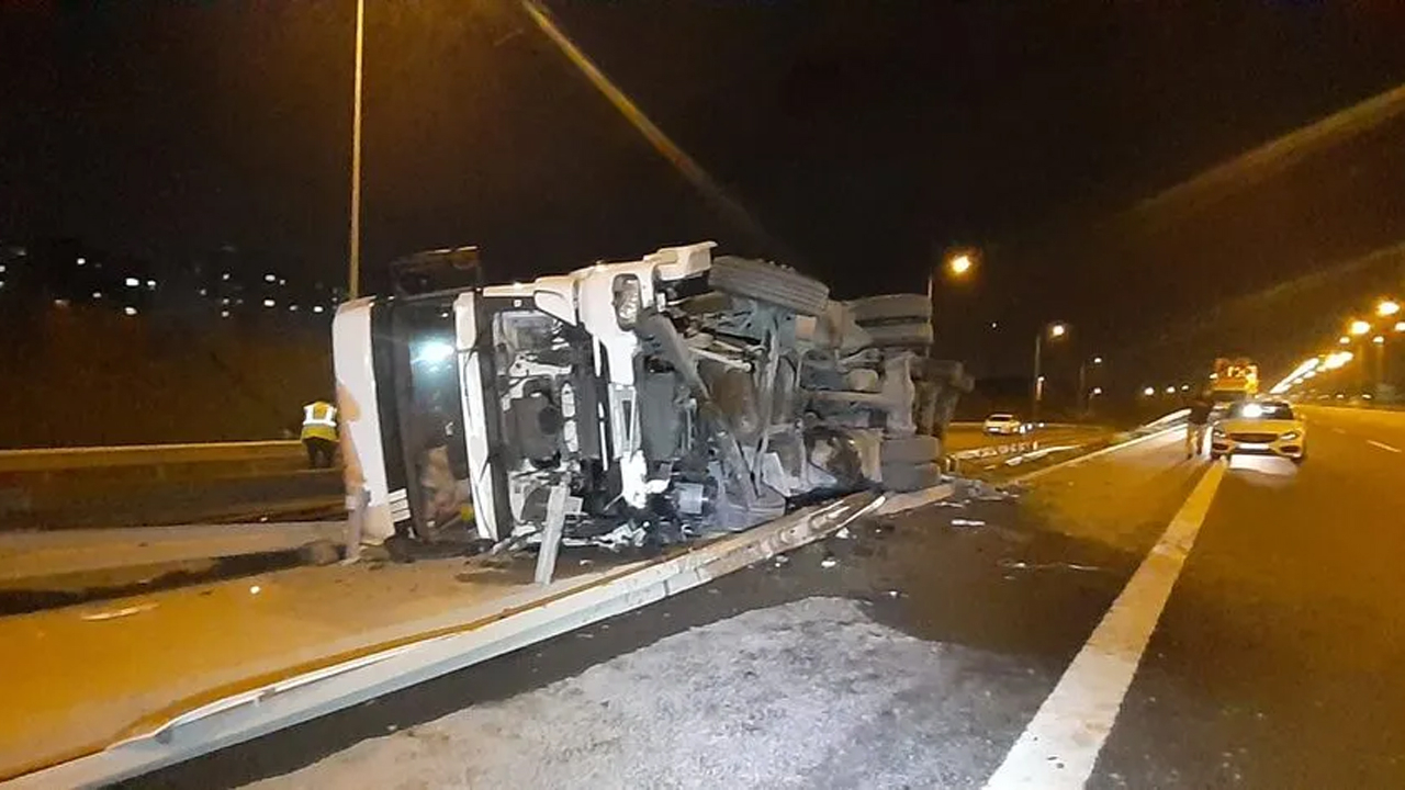 Kuzey Marmara Otoyolu'nda TIR devrildi