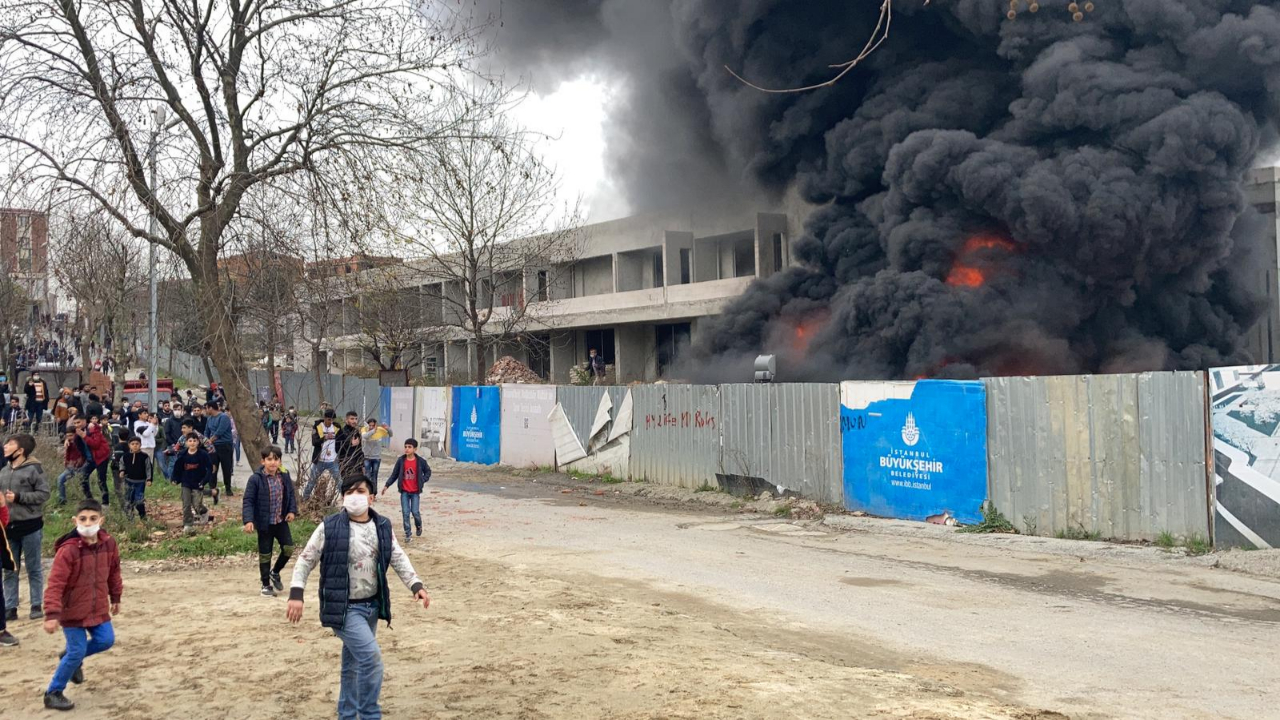 Arnavutköy'de alevleri gören sokağa çıktı