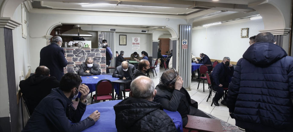 Kahvehaneye kumar baskınında 27 kişiye ceza!
