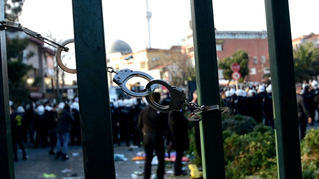 Boğaziçi'ne kelepçeye polis şeflerinden itiraz