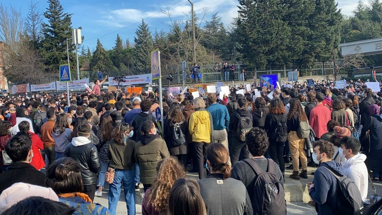 Boğaziçi'nde gösteriye yasak
