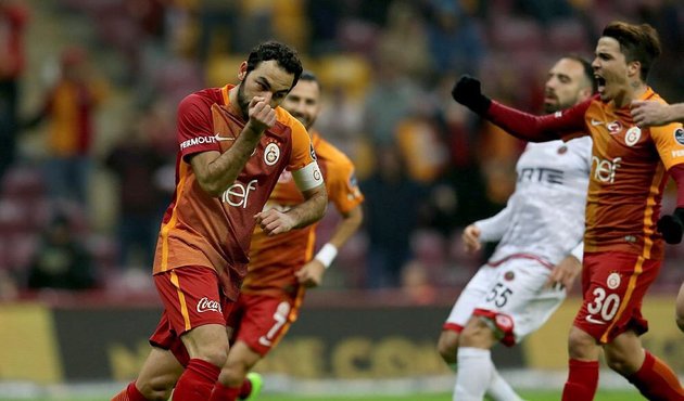 Muslera tuttu, Selçuk İnan attı!