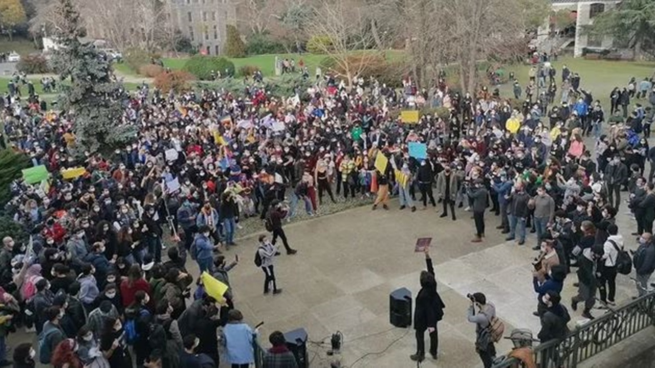 'Metallica dinliyorum' diyen Rektör Bulu'ya öğrencilerden cevap
