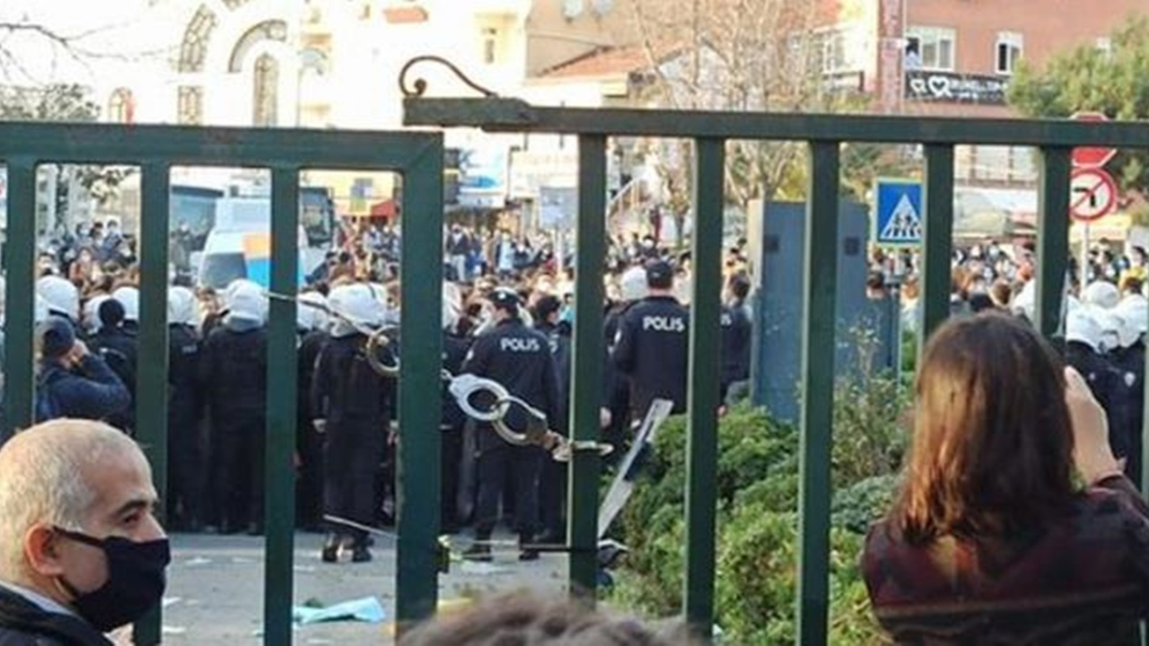 Üniversite provokasyonuna tepkiler çığ gibi