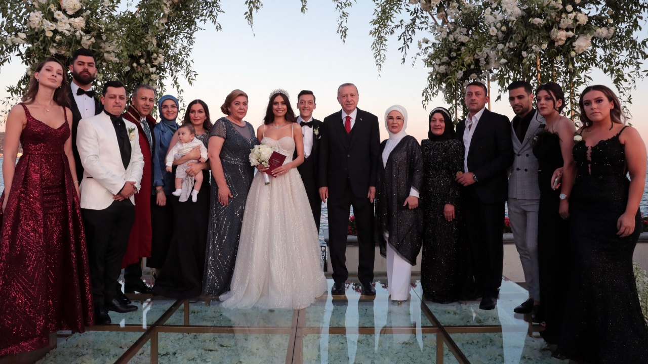 Mesut Özil bombası Ada basınını da sarstı