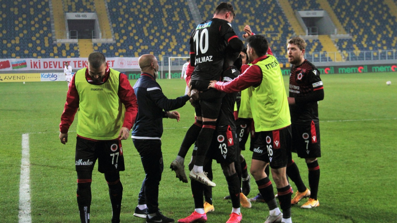 Hatayspor 10 kişi kaldı, Gençlerbirliği fırsatı geri çevirmedi