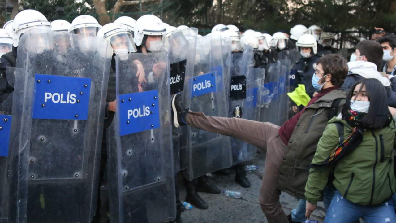 Selam verdi Boğaziçi'ne... Selam verdi "Katil polis" diyenlere!