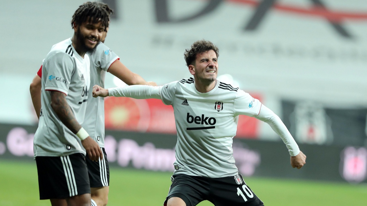 Beşiktaş şampiyon olduğu 2015-2016 sezonunu yakaladı