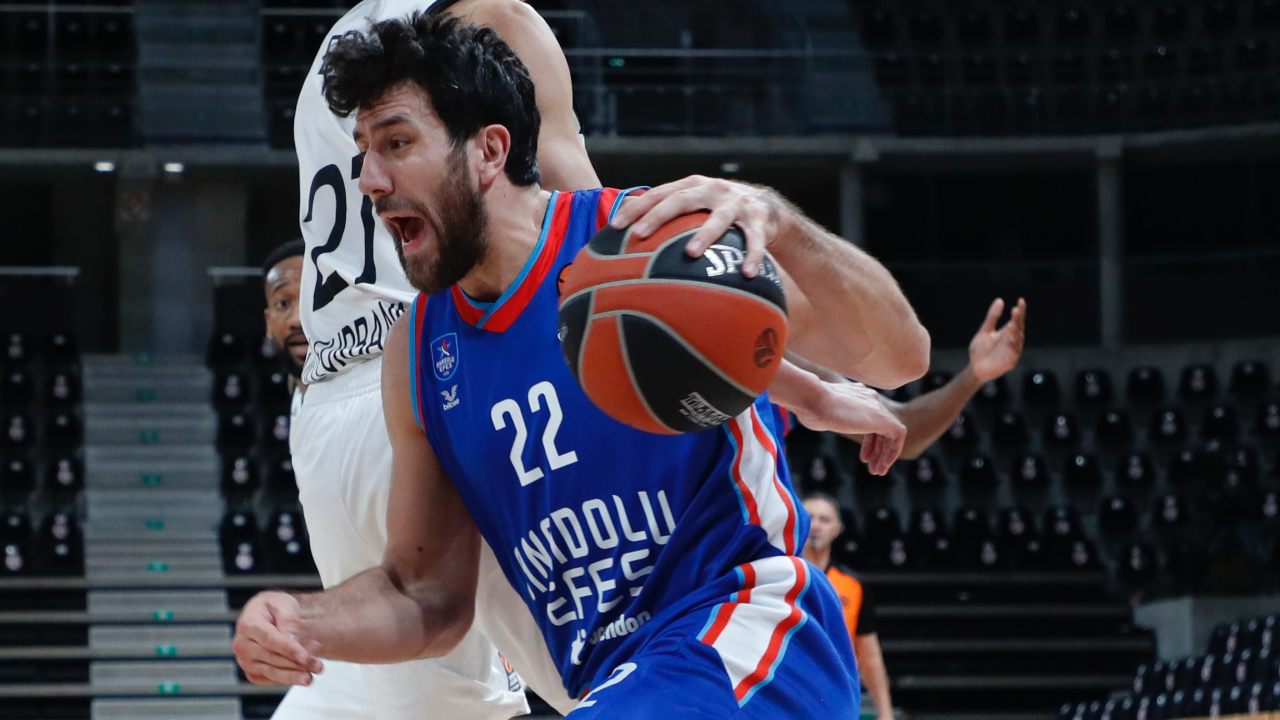 Anadolu Efes'ten ASVEL'e karşı "kusursuz" galibiyet